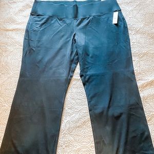 Livi Active Yoga Pants NWT Size 26/28 Black